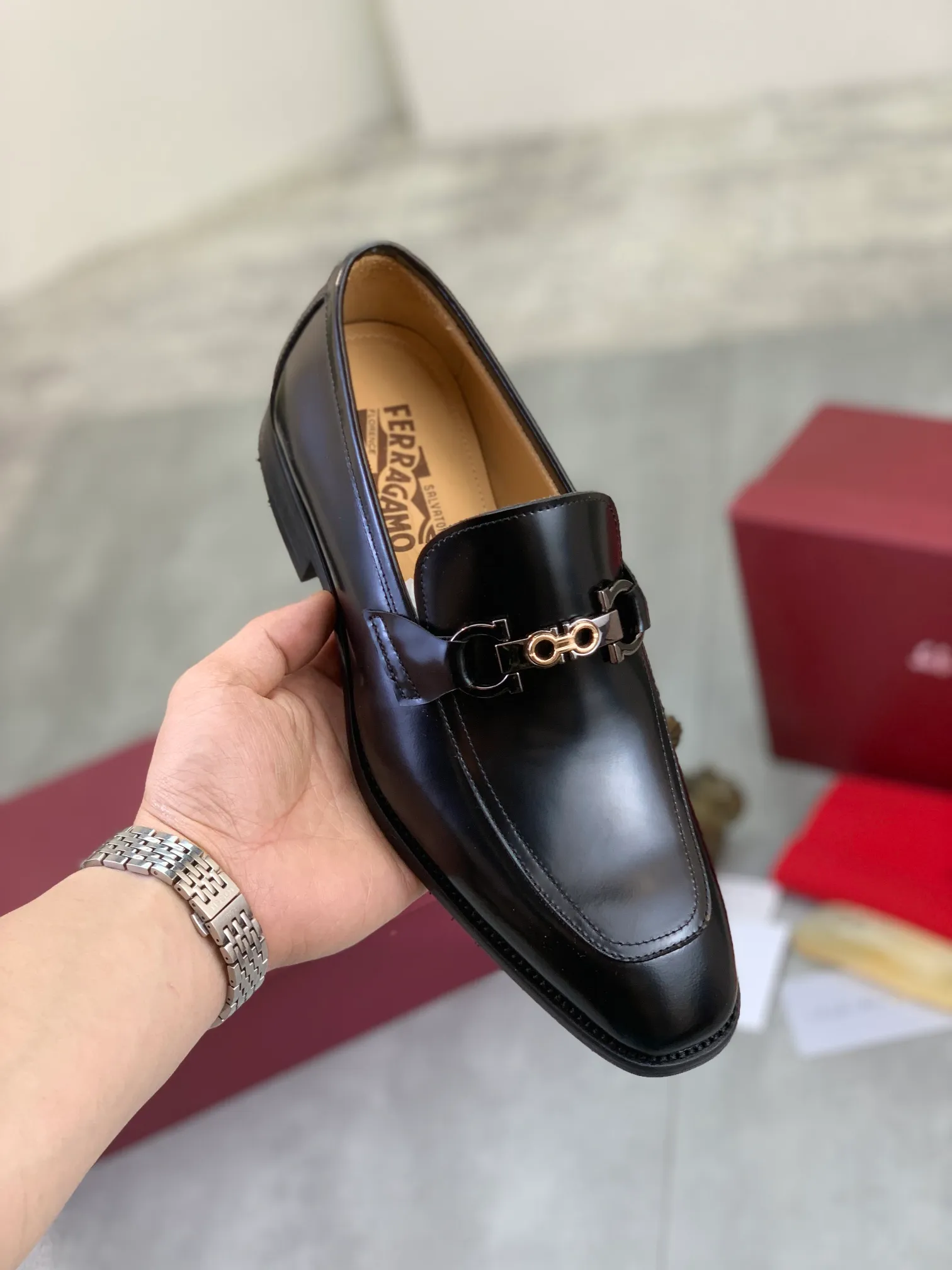 Men's Men's Shoes 💰P460💰[New Style] Water-dyed Niuli 🆘[Salvatore Ferragamo] Ferragamo's latest casual business leather shoes for men! Available at counters simultaneously! The fabric is made of specially imported original open-edge beaded calfskin, and the interior is made of imported water-dyed cowhide. It is absolutely luxurious and leads the fashion trend. Matching code: 38-47 black and burgundy optional